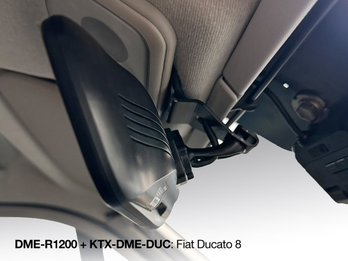 Fahrzeugspezifische Halterung im Fiat Ducato für den spiegelmonitor