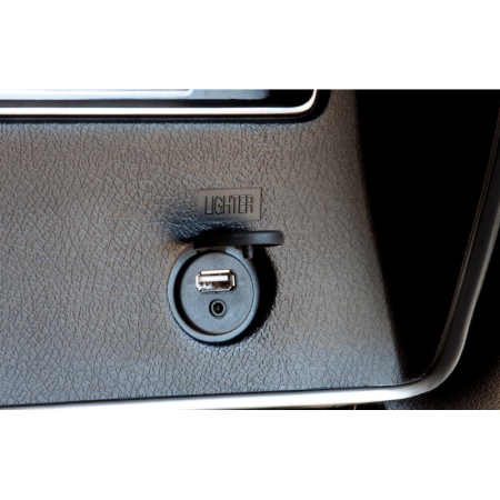 USB-Einbaubuchse mit 3.5mm Klinke. Länge 130cm, schwarz