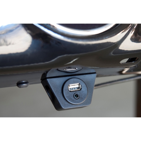 USB-Einbaubuchse mit 3.5mm Klinke. Länge 130cm, schwarz
